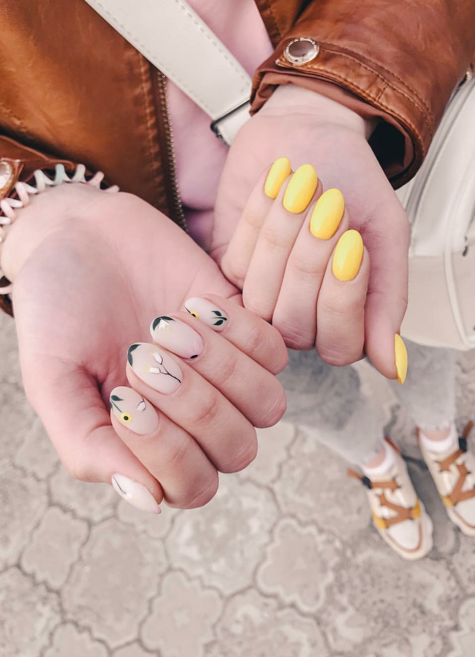 Маникюр разными цветами на одной руке