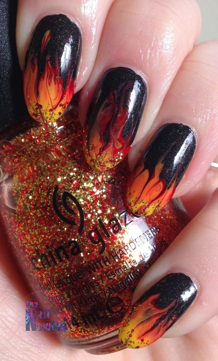 Чёрные ногти с огнём