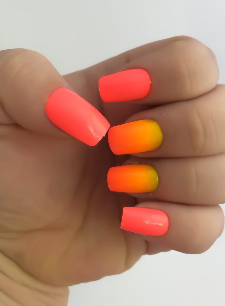Ногти яркие оранжевые однотонные