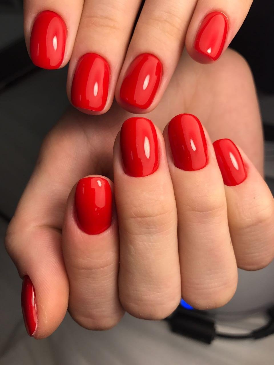 Классические красные ногти