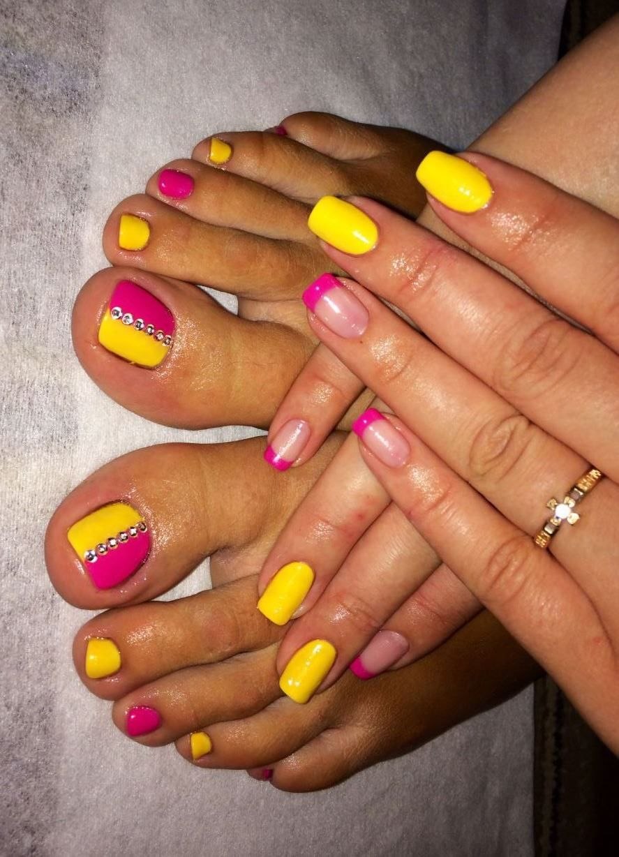 Желтый маникюр и педикюр