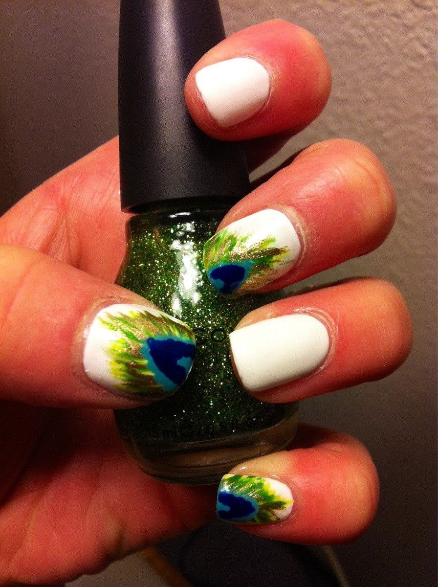 Дизайн ногтей с пером