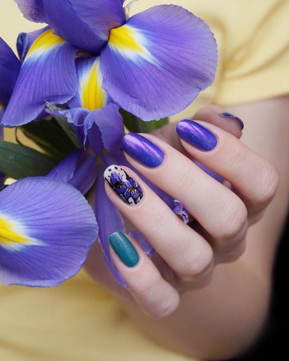 Фиолетовый маникюр