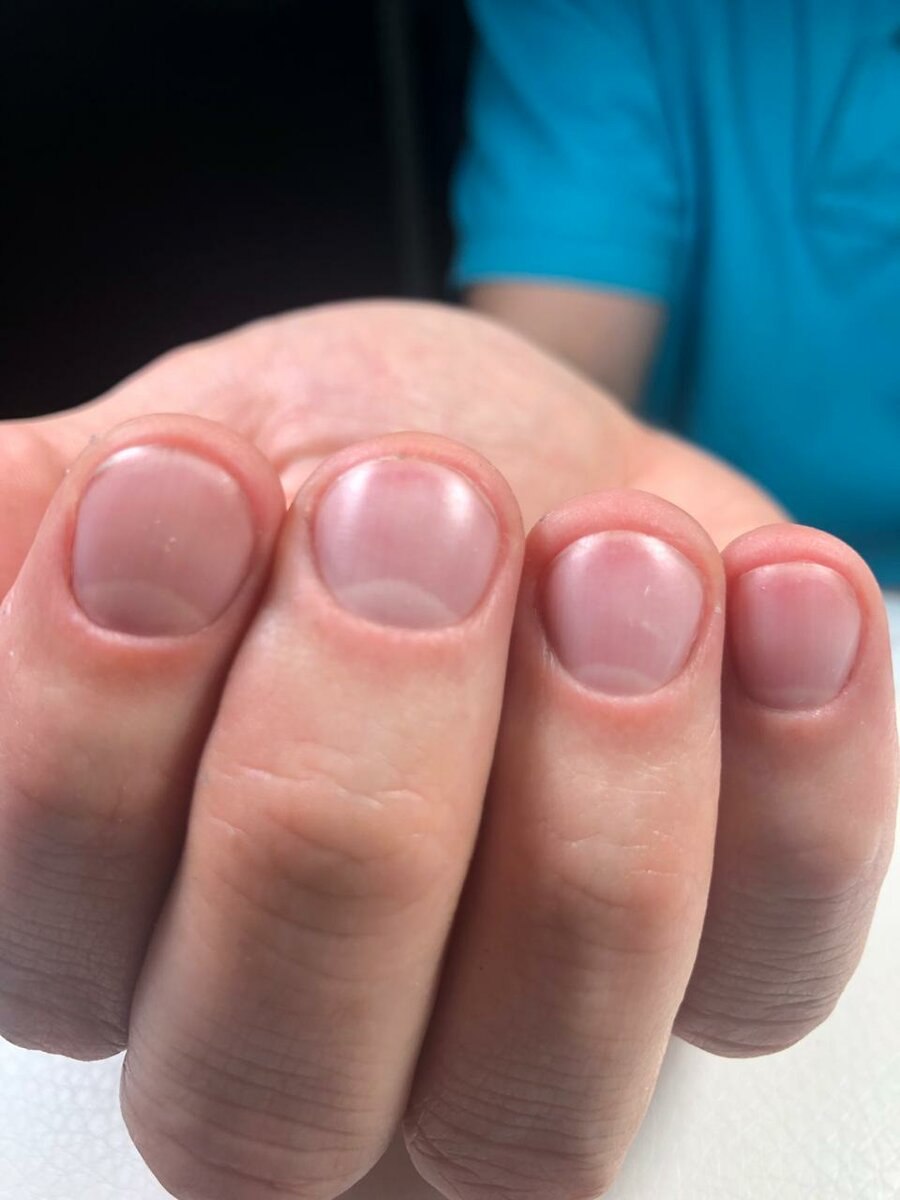 Длинный мужской маникюр