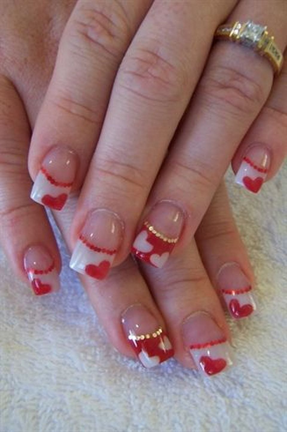 Французский маникюр с сердечком