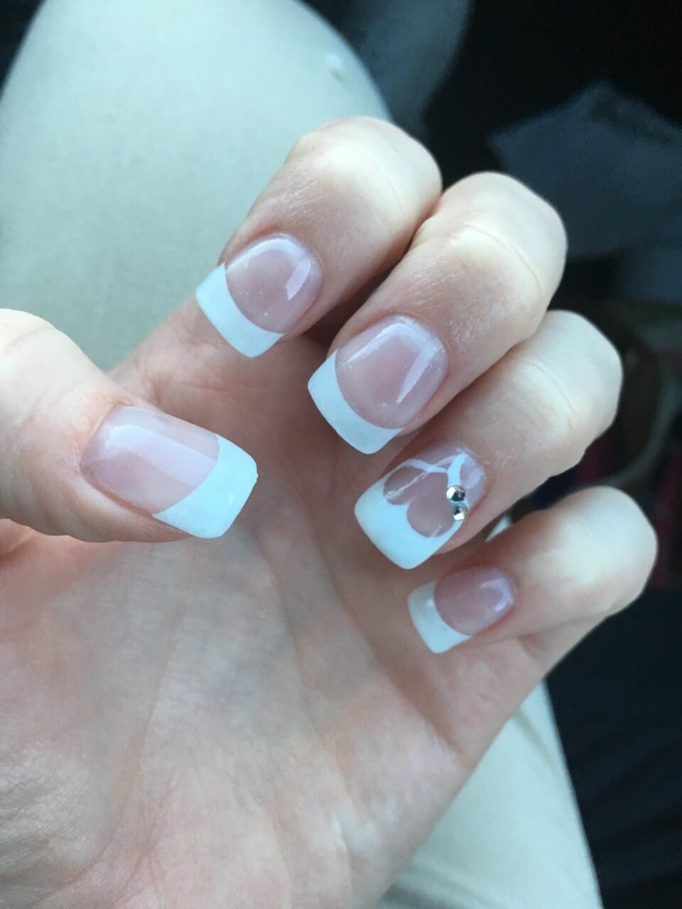 Свадебный маникюр с сердечками