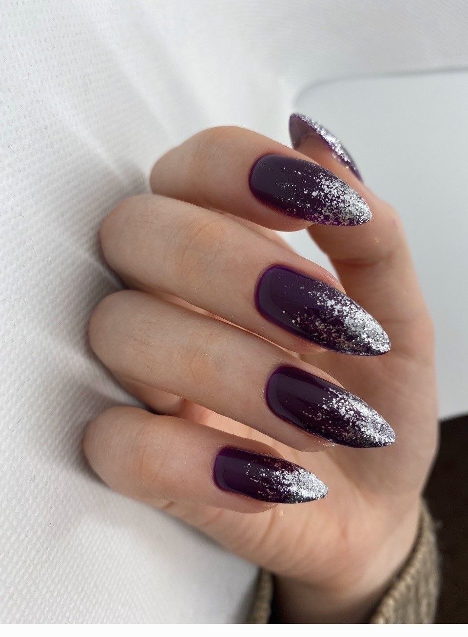 Маникюр темно-фиолетовый с серебром