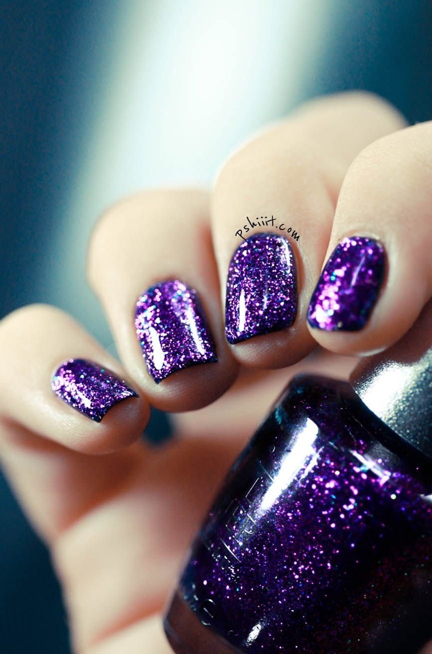 Темно-фиолетовый маникюр