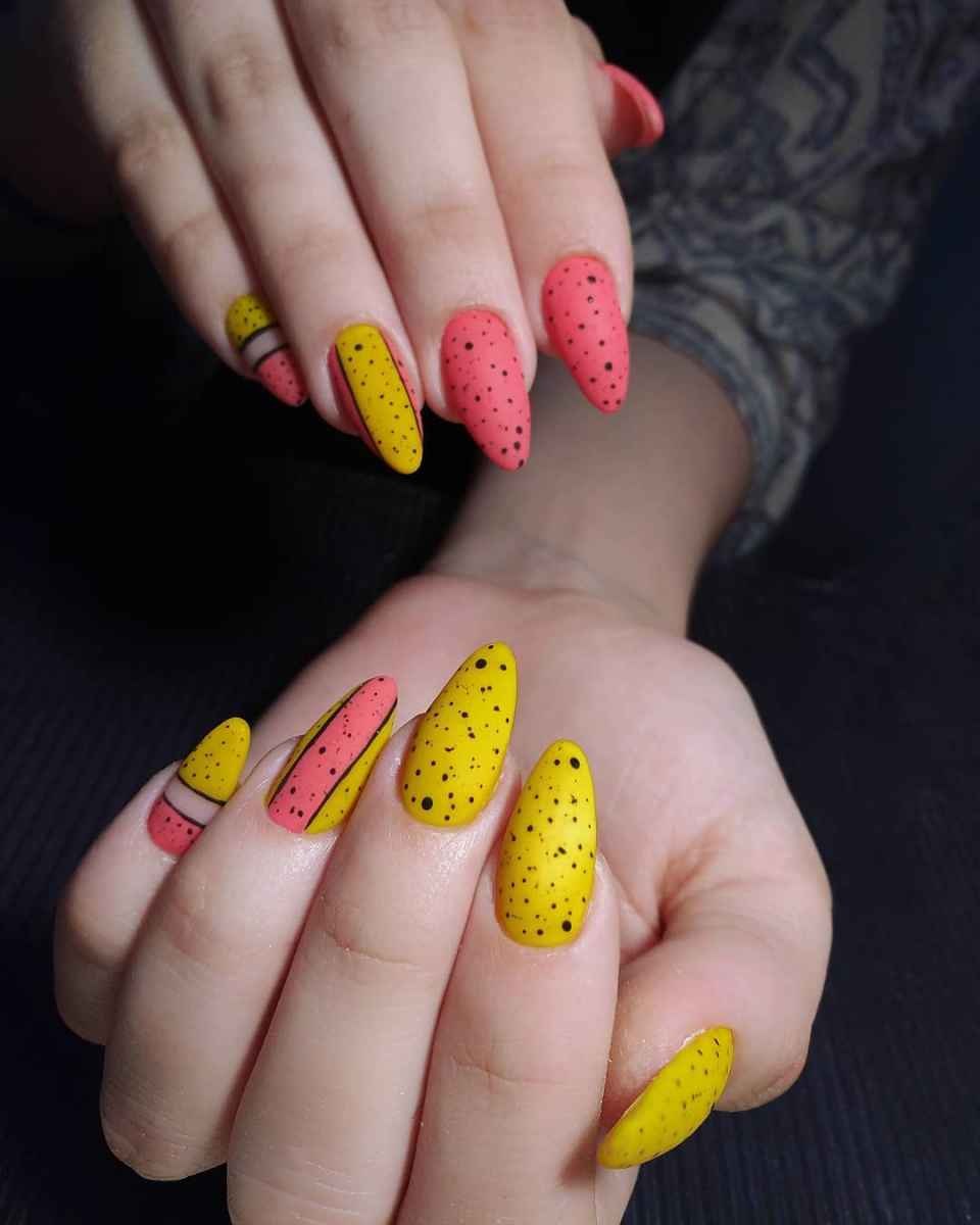 Нежно оранжевый маникюр