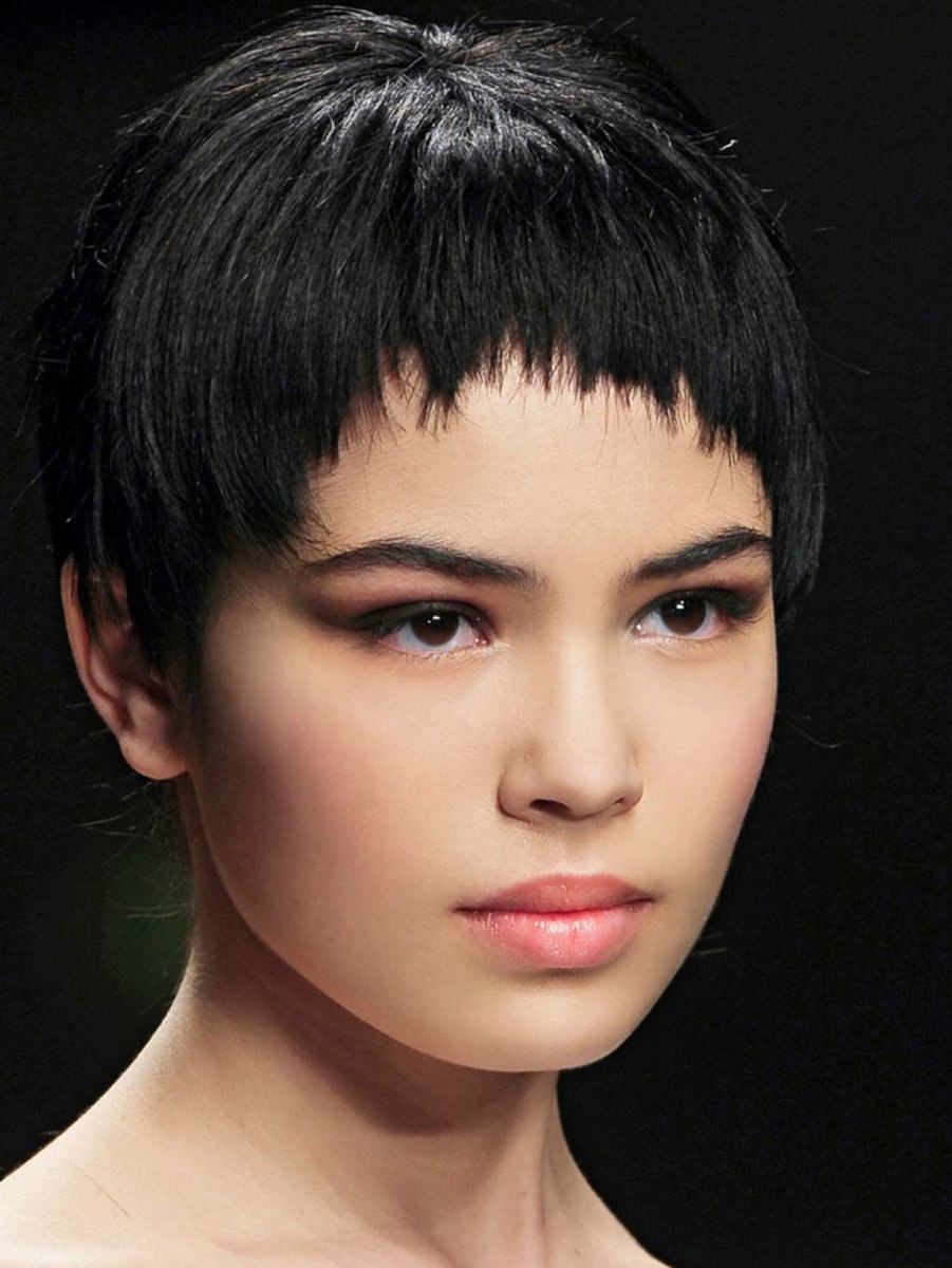 Короткая челка с длинными волосами