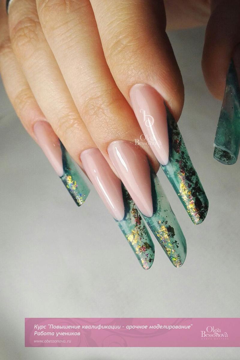 Форма ногтей миндаль архитектура