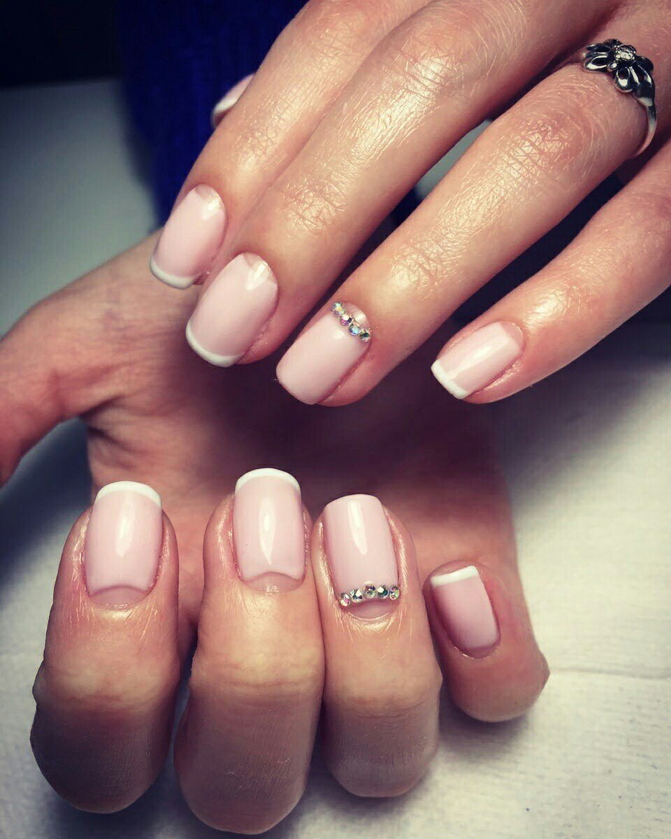 Френч на белом фоне