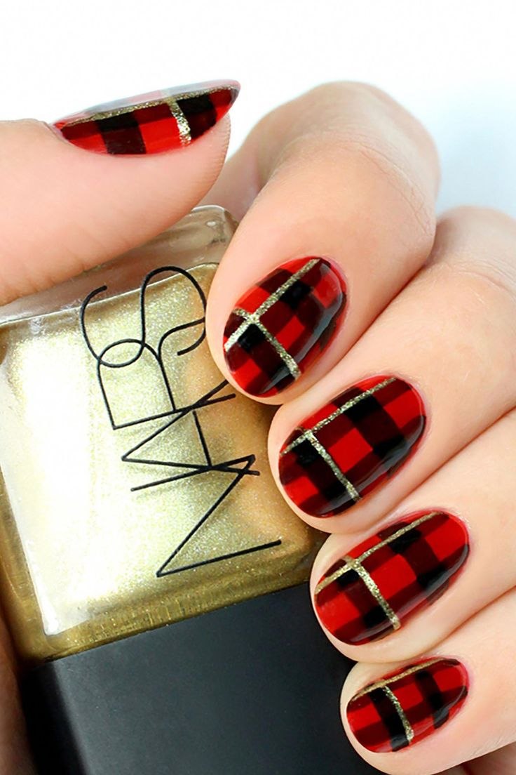 Черные ногти с красными цветами