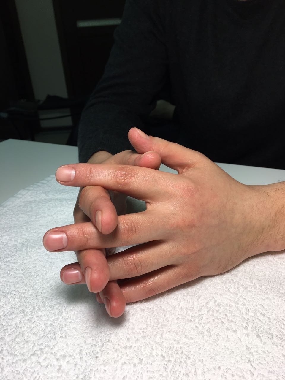 Мужской маникюр прозрачный лак