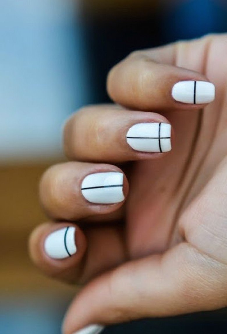 Красивый маникюр с полосками