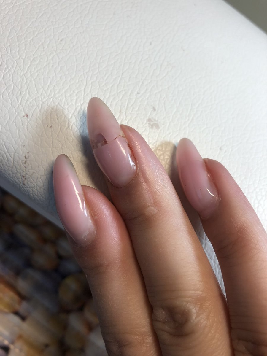 Молочный маникюр на длинные