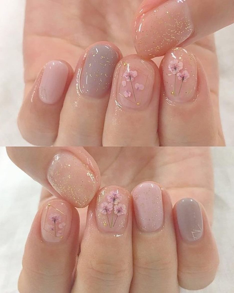 Прозрачный маникюр на короткие
