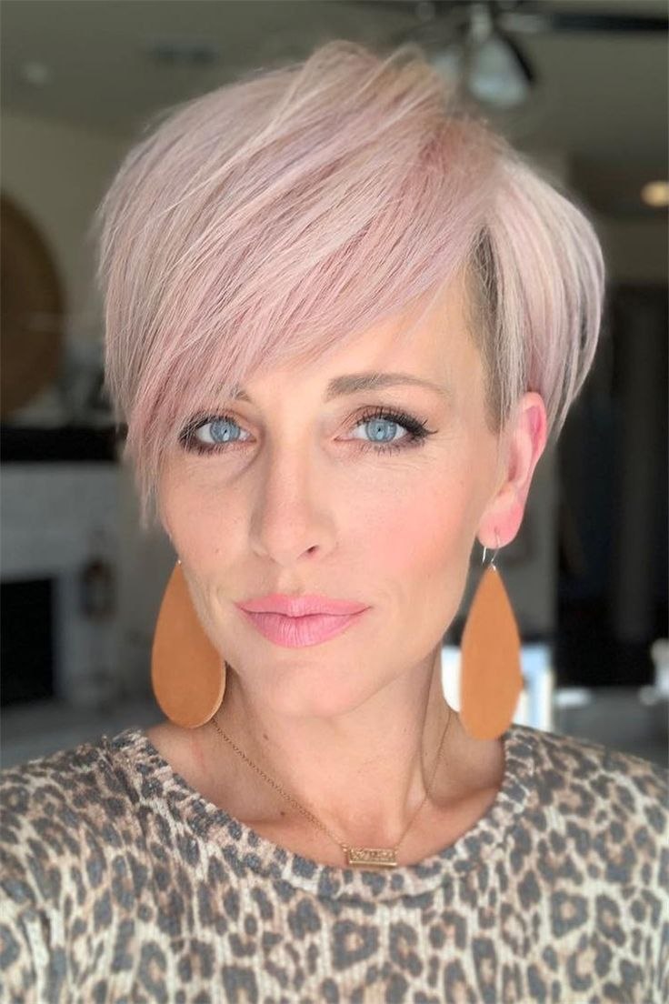 Joslyn James короткая стрижка