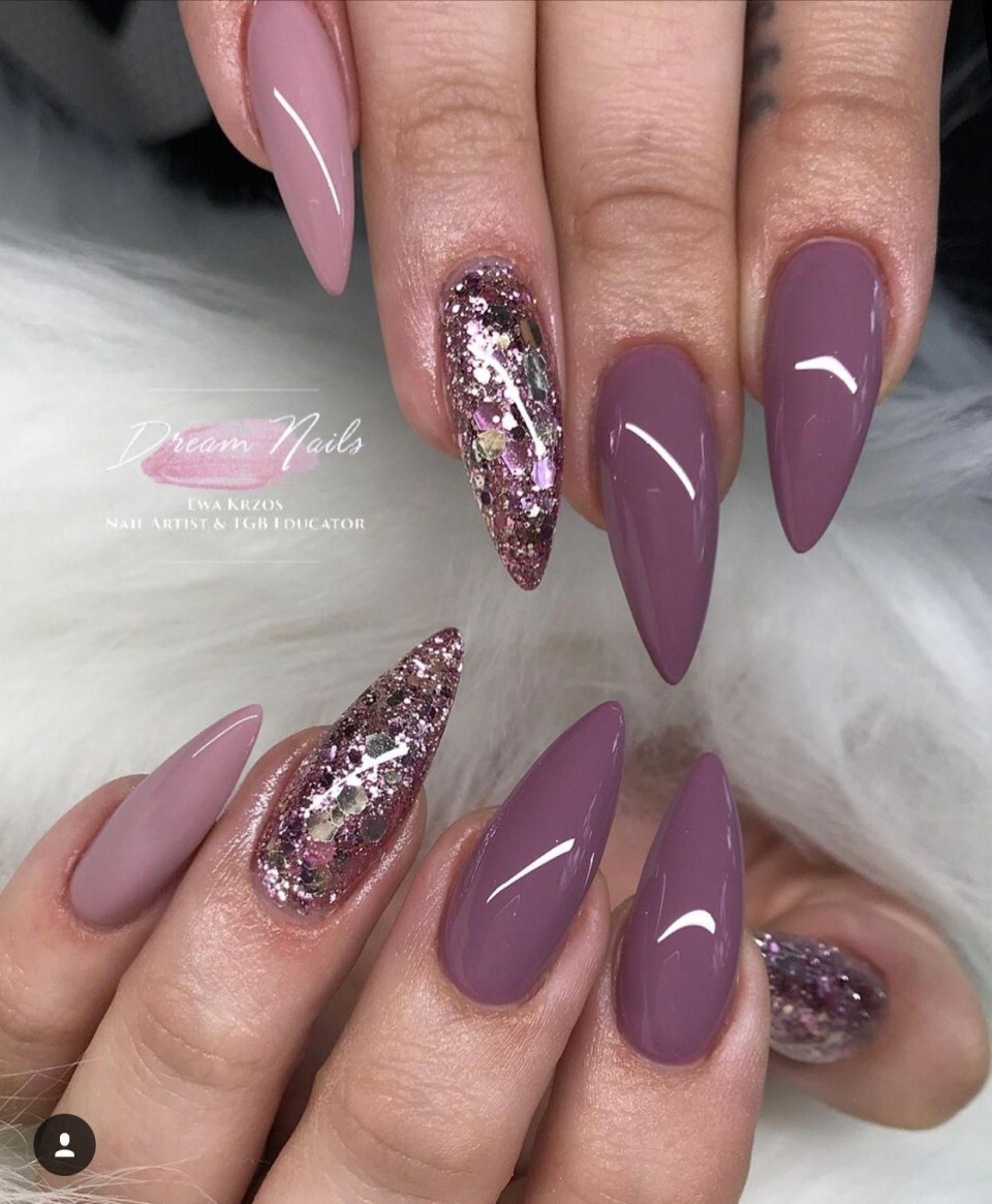 Ногти миндаль марсала