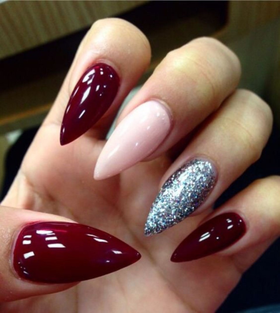 Бордовый матовый маникюр