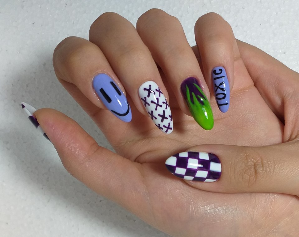 Разноцветный маникюр с разными узорами