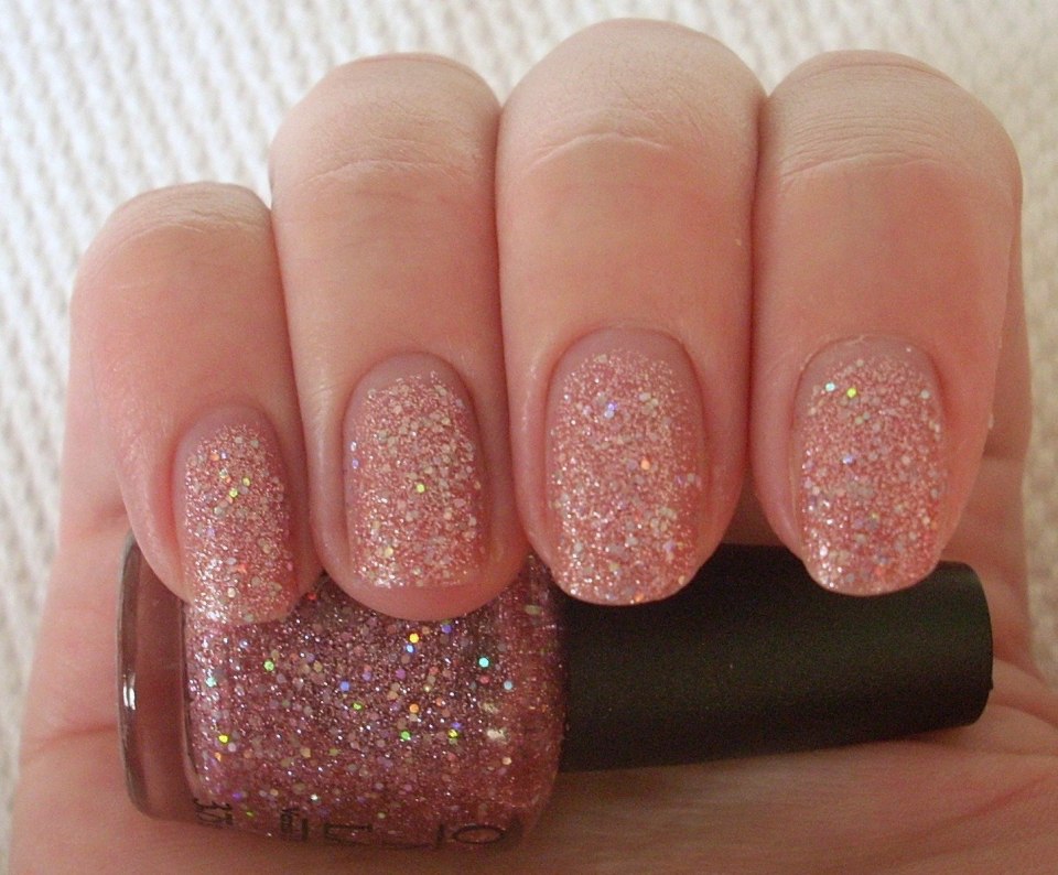 Маникюр с блестками гель лаком