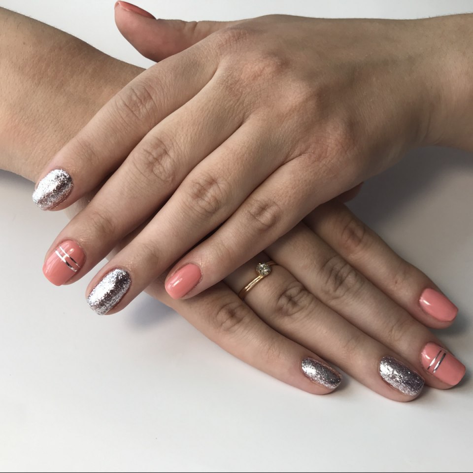 Модный френч на ногтях