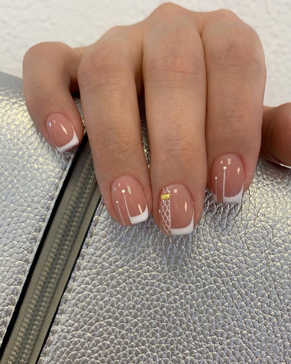 Маникюр на короткие ногти геометрия