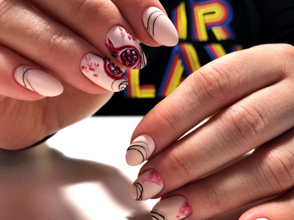 Летний маникюр 2021 модные на квадратные ногти