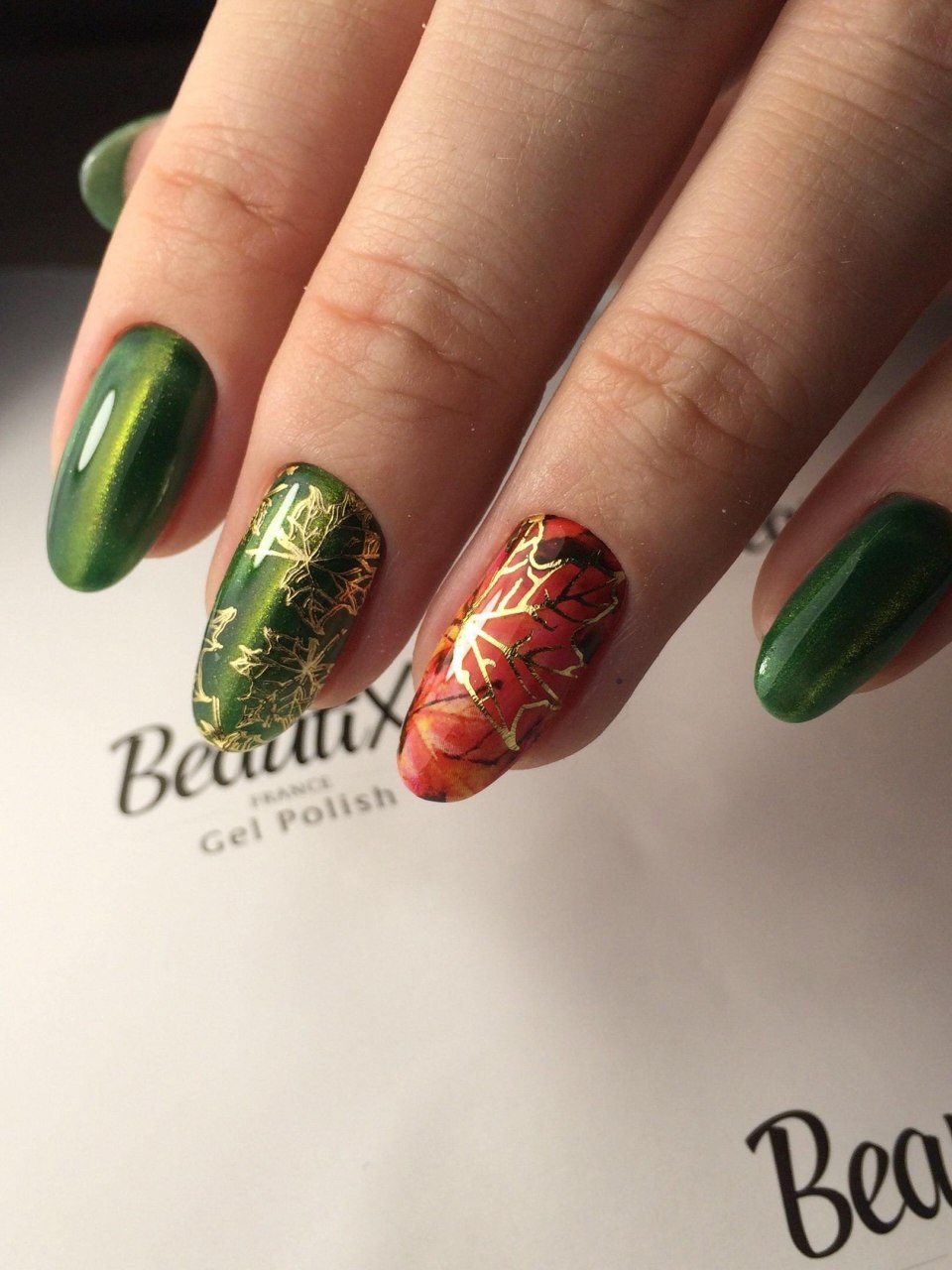 Маникюр на короткие ногти кошачий глаз