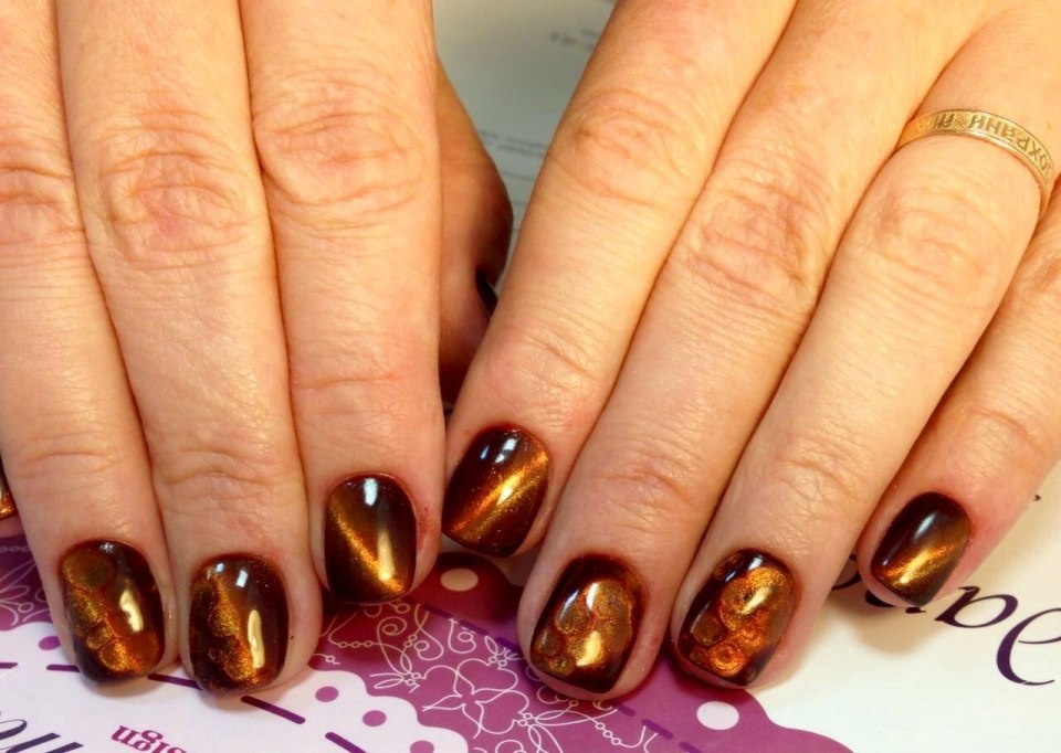 Маникюр кошачий глаз розовый