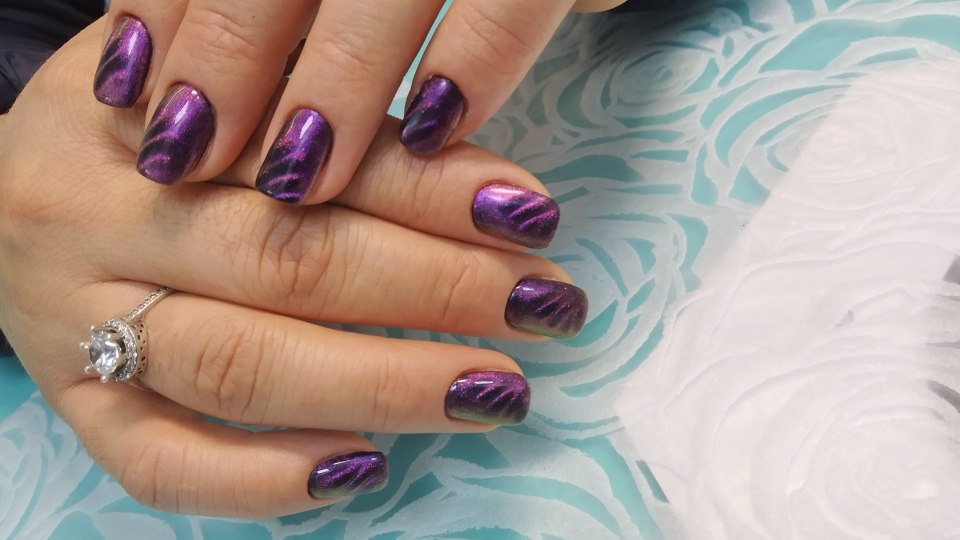 Баклажановый маникюр