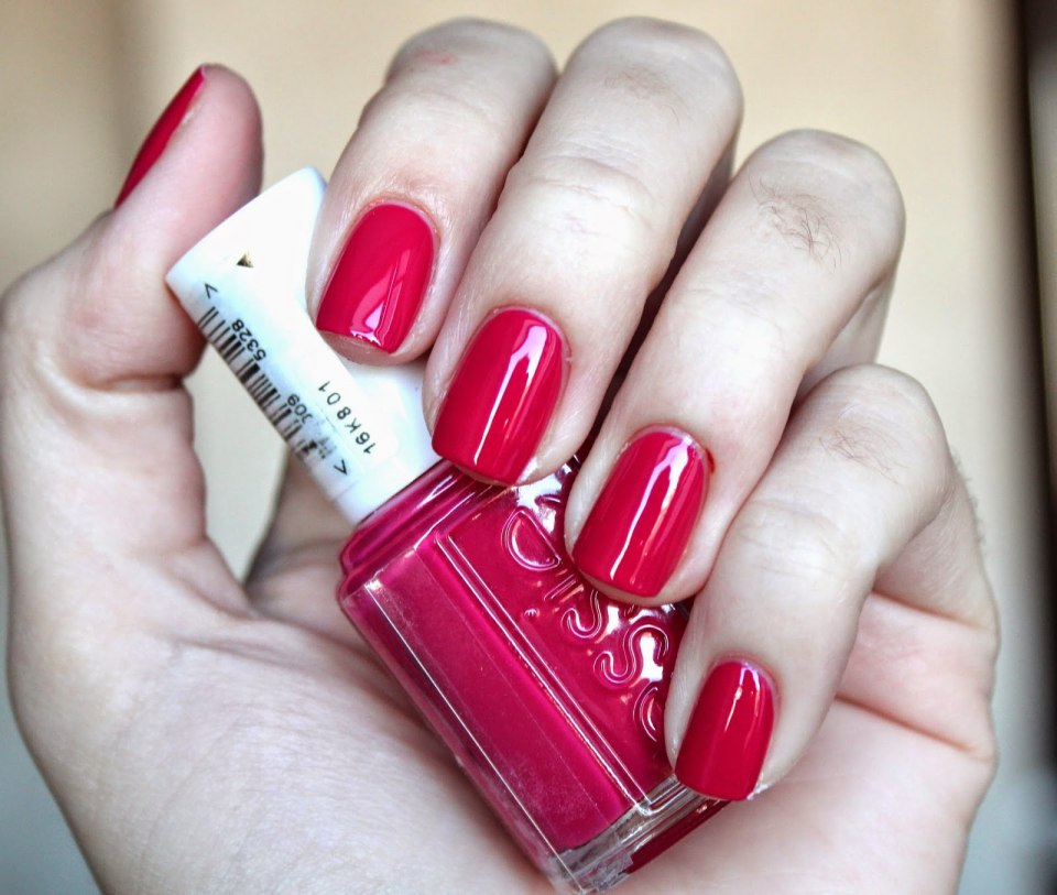 Лак Essie малиновый.