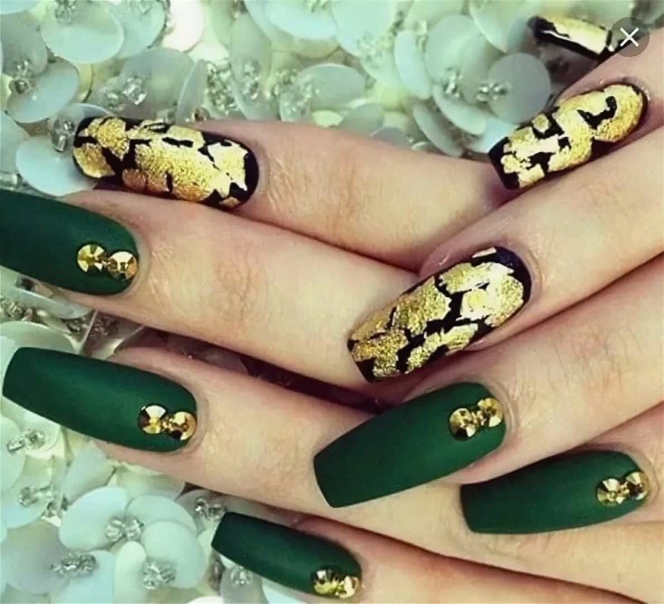Маникюр на короткие ногти болотного цвета