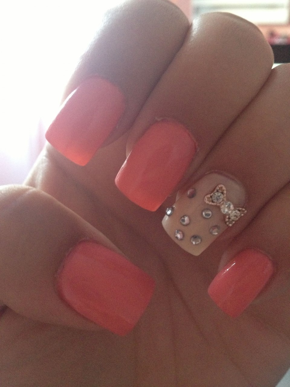 Нюдовый маникюр с сердечком