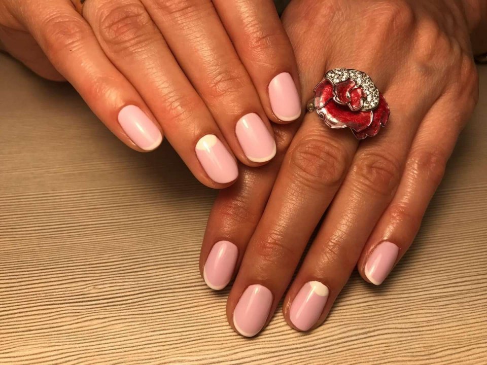 Красныцс белым маникюр
