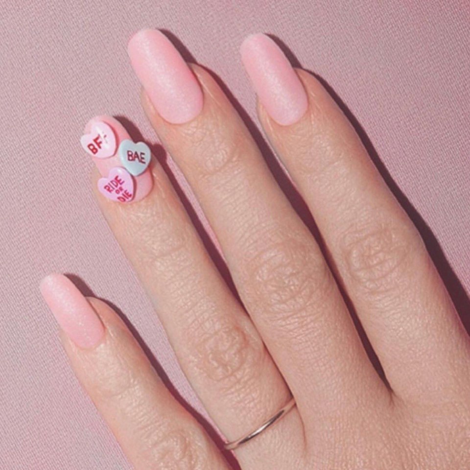 Маникюр на безымянном пальце