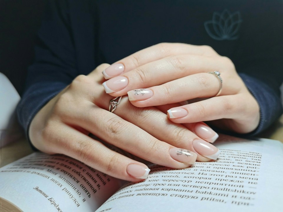 Место для счастья есть ногти