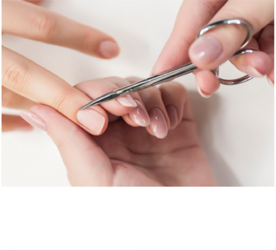 Маникюр на короткие ногти веточки