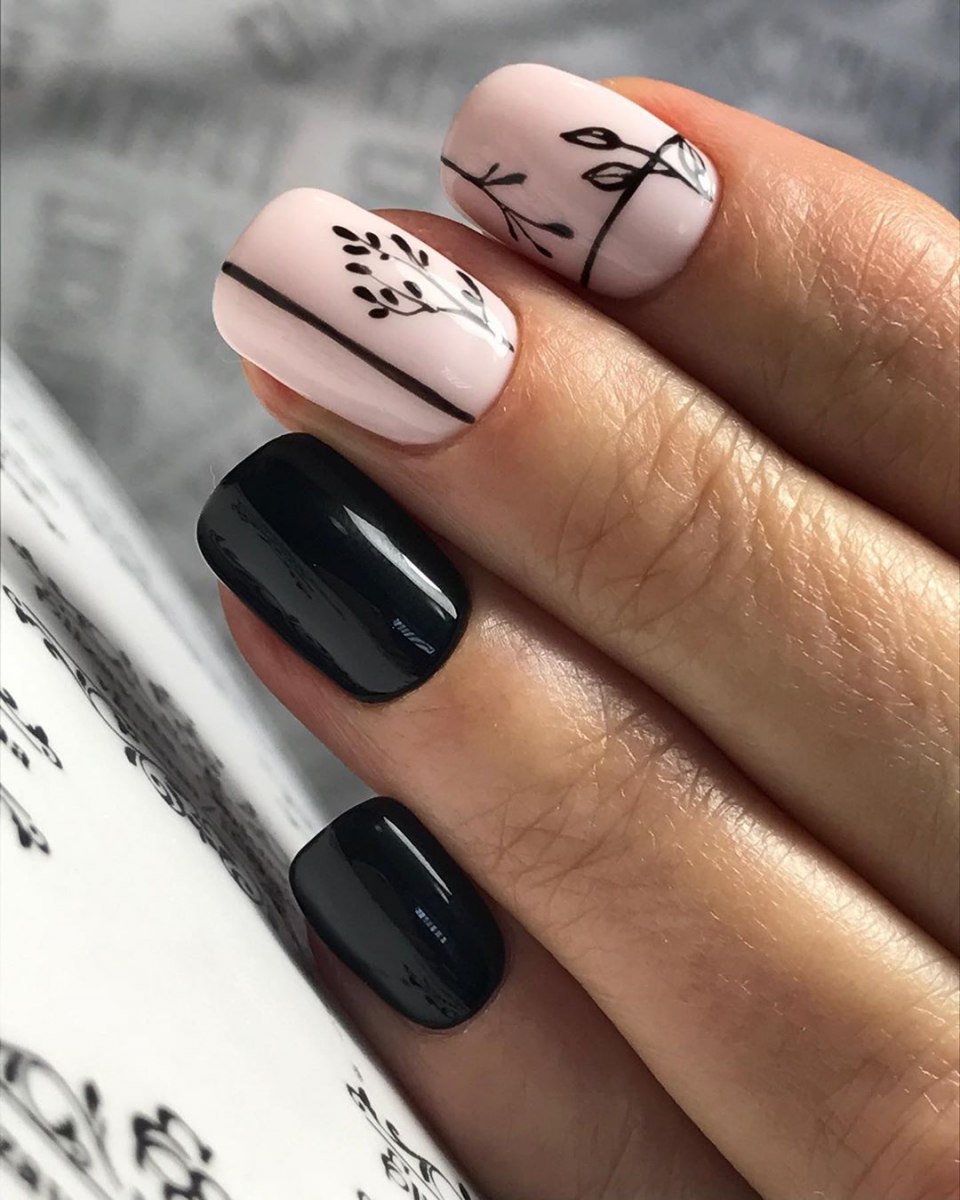 Маникюр разными цветами