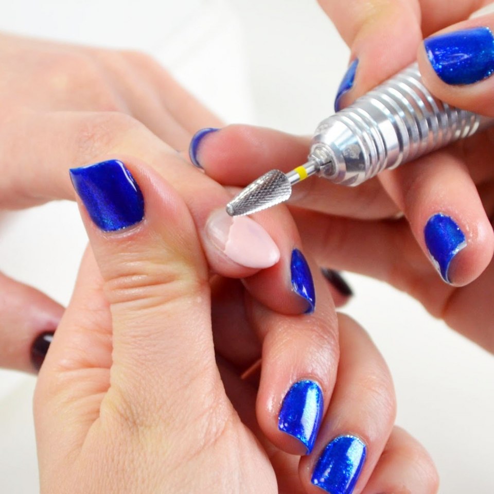 Мраморный маникюр с полосками