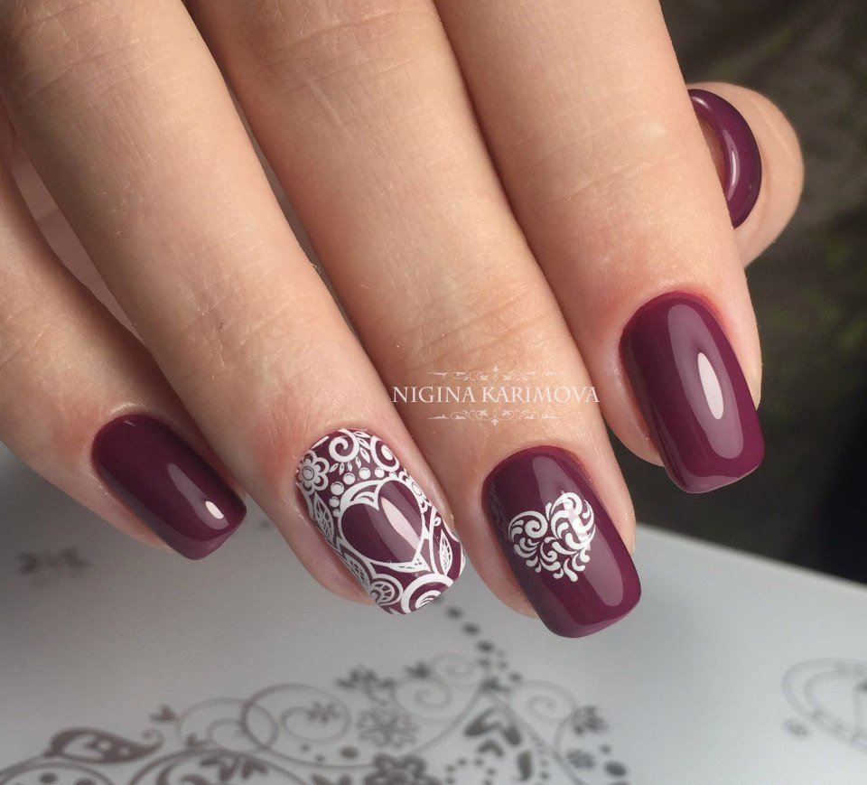 Бордовый маникюр