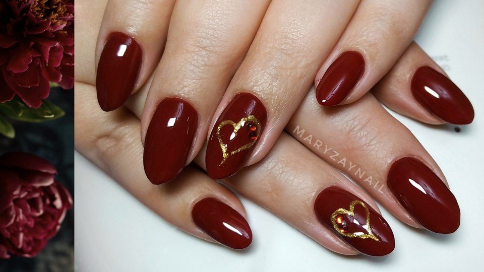 Маникюр бордовый с золотом