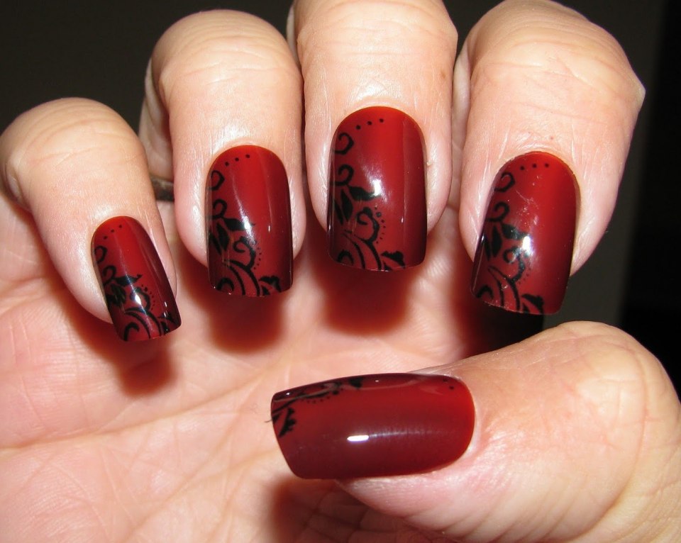 Дизайн ногтей бордовый