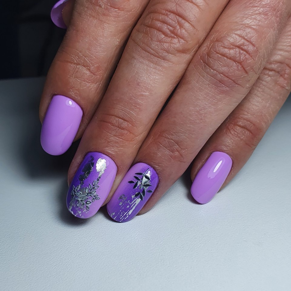 Фиолетовый матовый маникюр