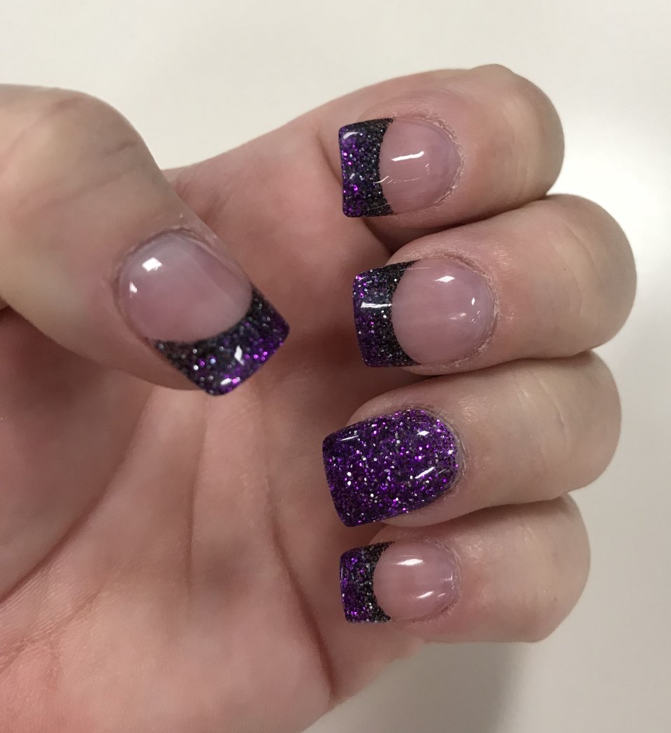 Сиреневый маникюр на короткие ногти