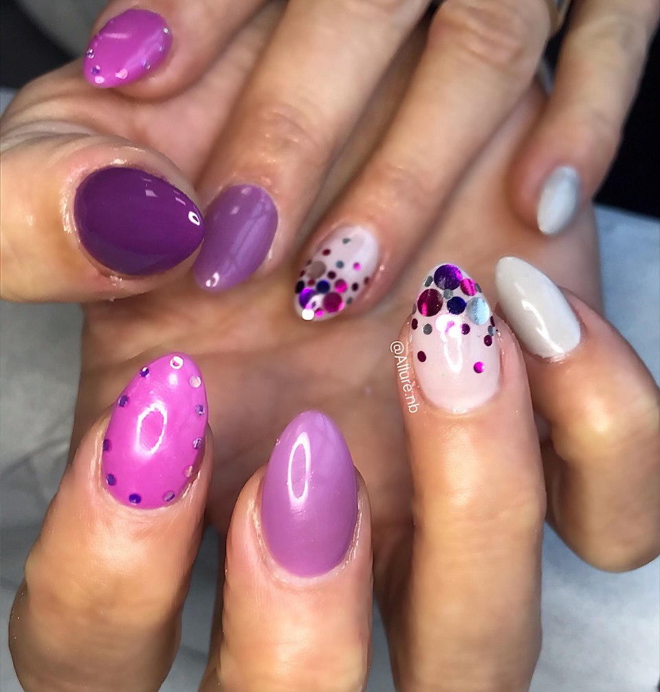 Ногти фиолетовые с белым