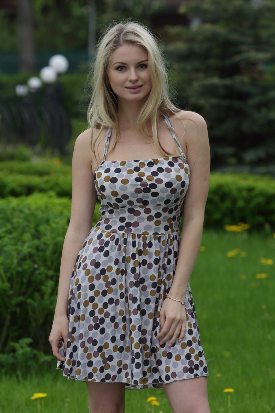 Девушки в летни платья х