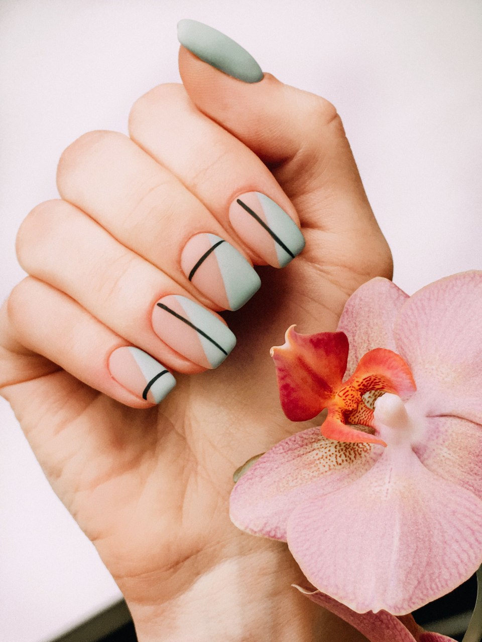 Женский маникюр