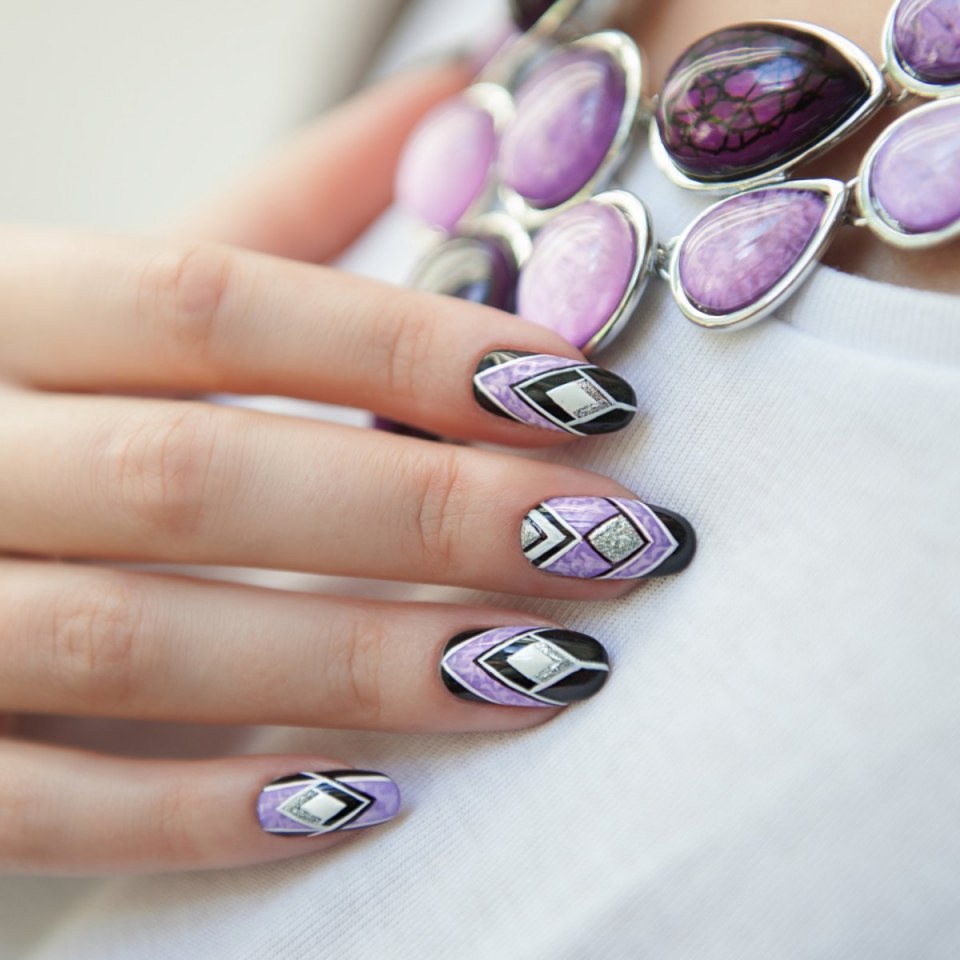 Дизайн ногтей геометрический